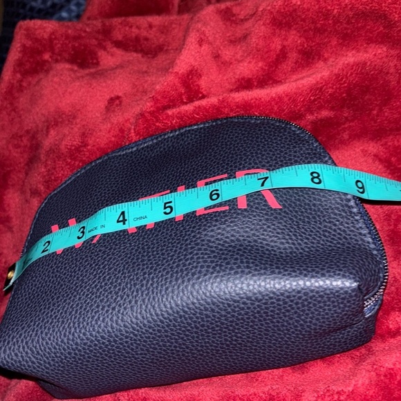 Holt Renfrew Large toiletry bag - Picture 5 of 10